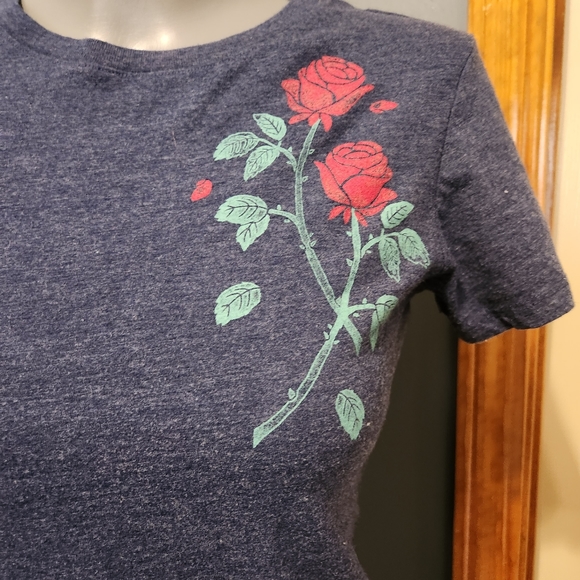 Free State blue tshirt rose motif sz L rosebud vine on chest - Picture 2 of 7